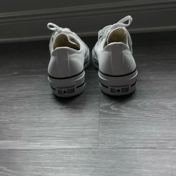 Never Worn! Women’s Converse Chuck Taylor All Star Lift Low-Top Sneaker - White - Picture 4 of 7
